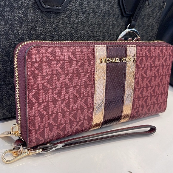 Michael Kors Handbags - Michael Kors Jet Set Travel Large Signature Logo and Metallic Continental Wallet